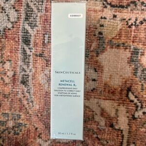 SkinCeuticals Metacell Renewal B3 Emulsion in White and Blue